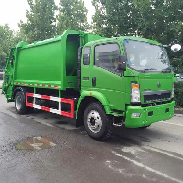 Chinese SINO TRUCK HOWO 4X2 Cheap 6 Wheeler Sanitation Garbage Compactor Truck