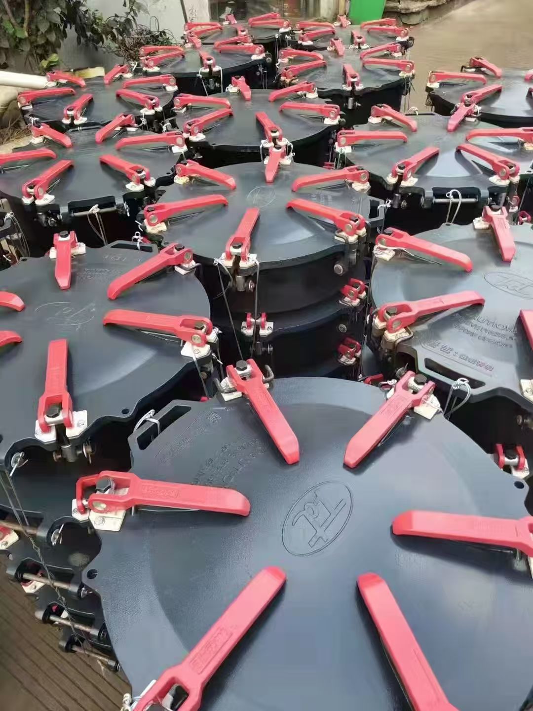 Hole cover (can mouth cover) of tank transport vehicle