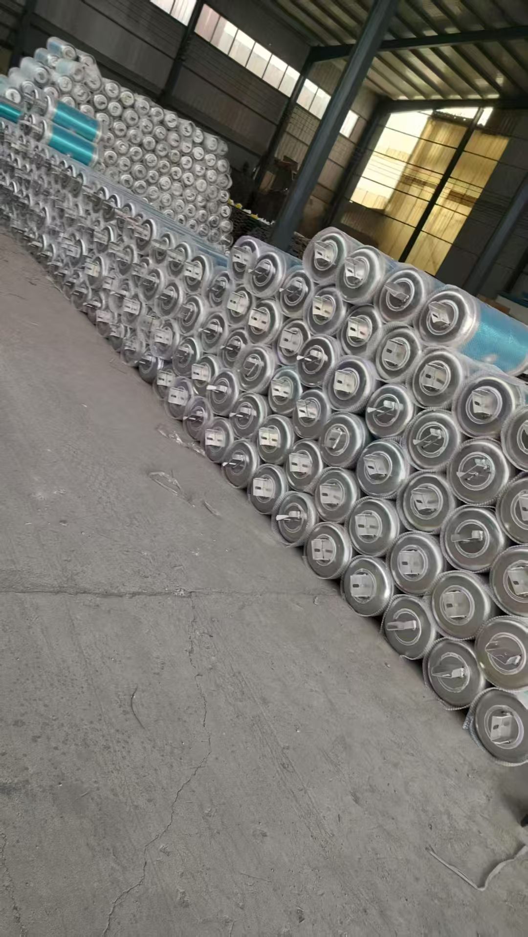 Gas storage cylinder