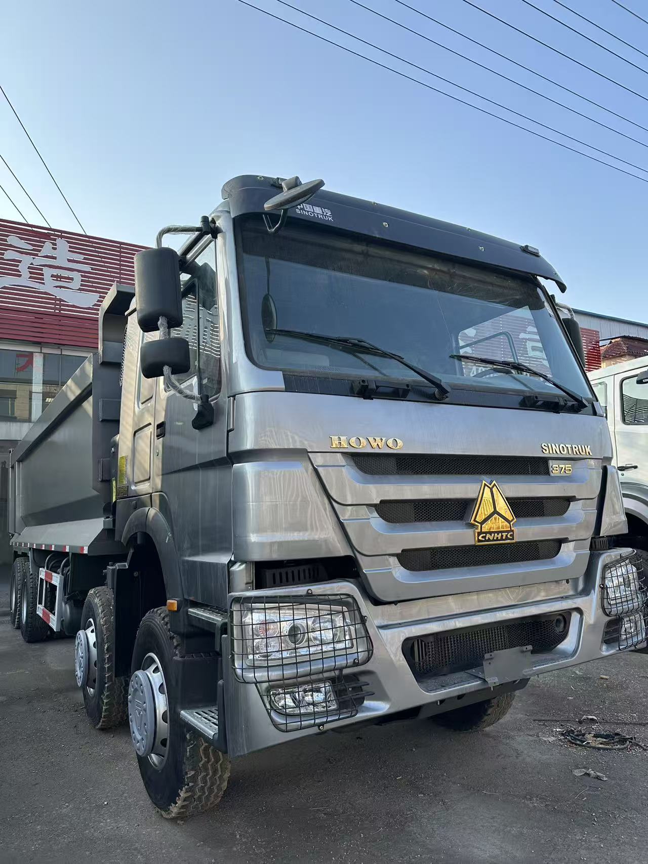 Heavy-duty dump truck